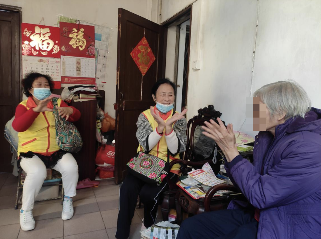 亚洲最不服老的小镇：65岁老人靠“捡树叶”最高年收入100万_日本