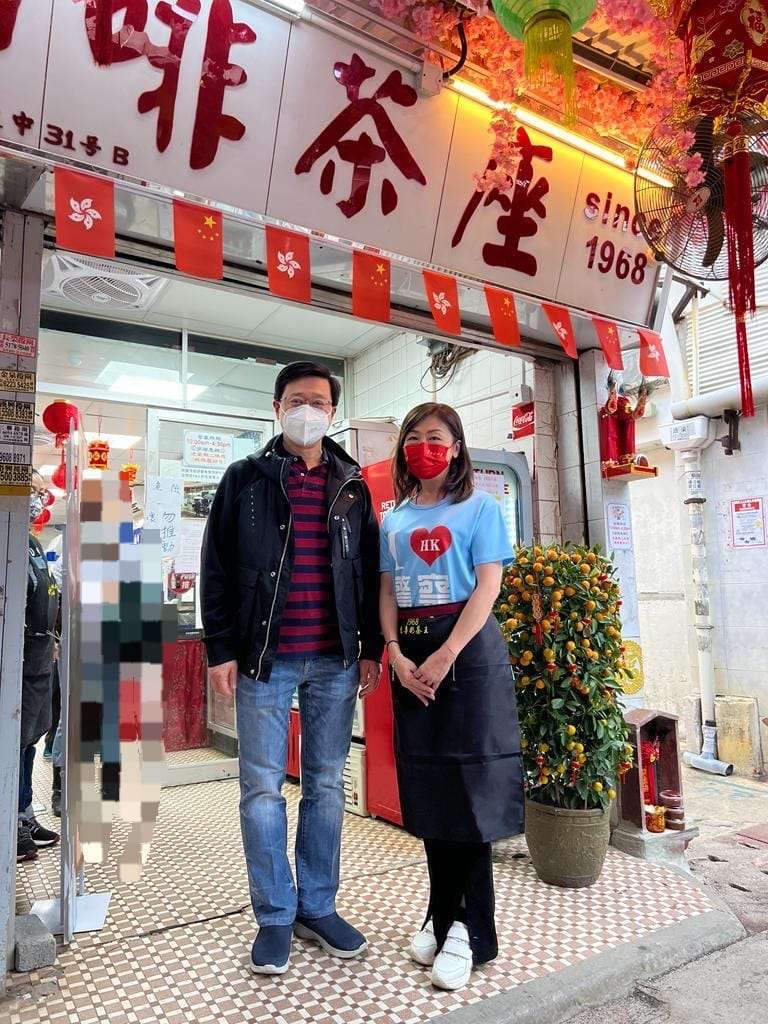 今年2月,特首李家超也親自前來小店,支持K姐。3