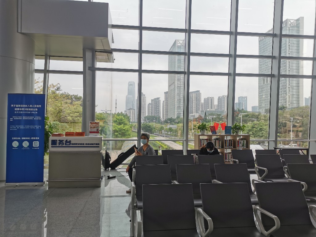 “2小时直达,太方便了!”琶洲港澳口岸迎来首批入境旅客
