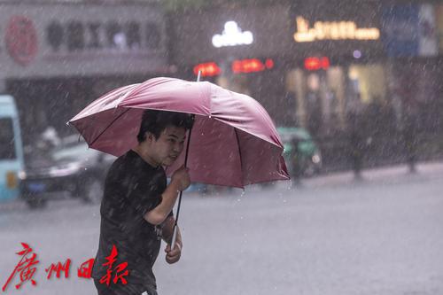 午后暴雨袭来，广州启动气象灾害（雷雨大风）Ⅳ级应急响应 4957