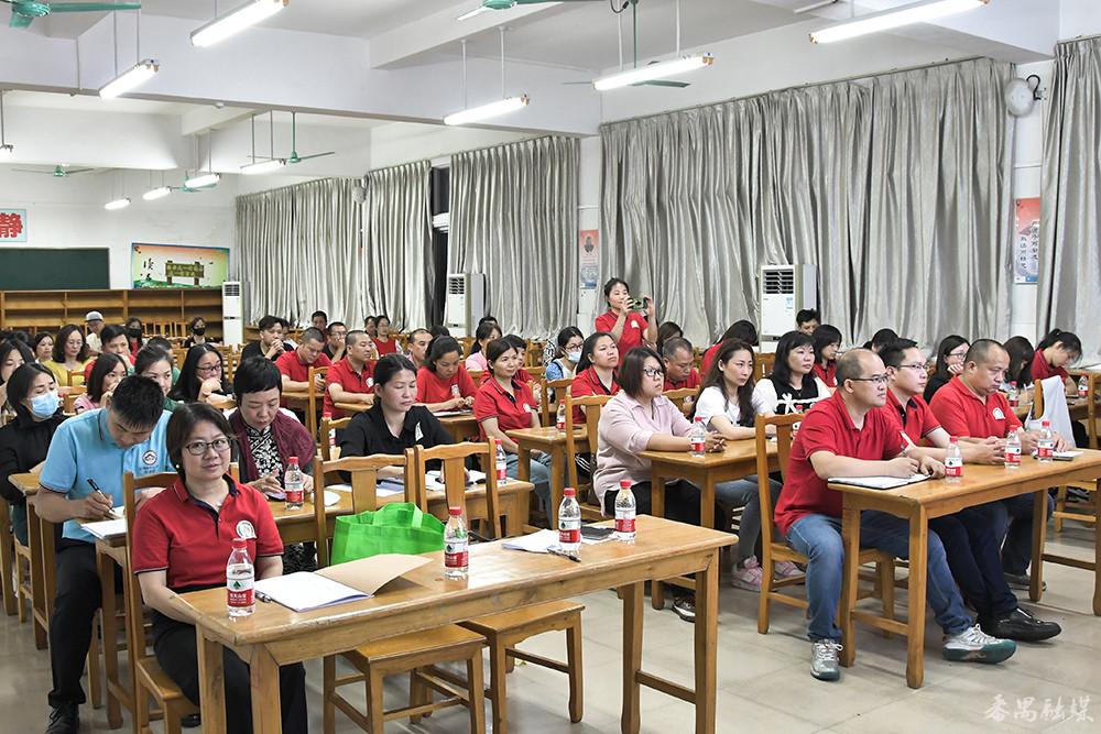 让参与者“读”有所获 番禺这所学校的读书会引导学生家长齐读书读好书