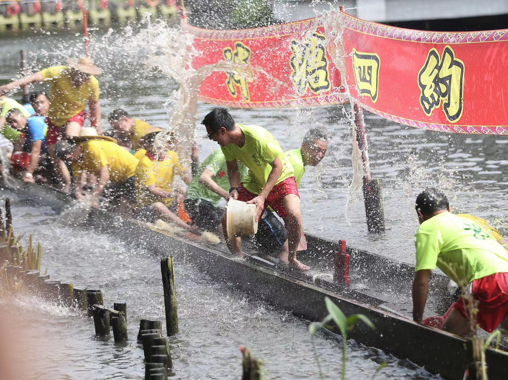 400余岁“老龙”出水!泮塘龙舟有段古……