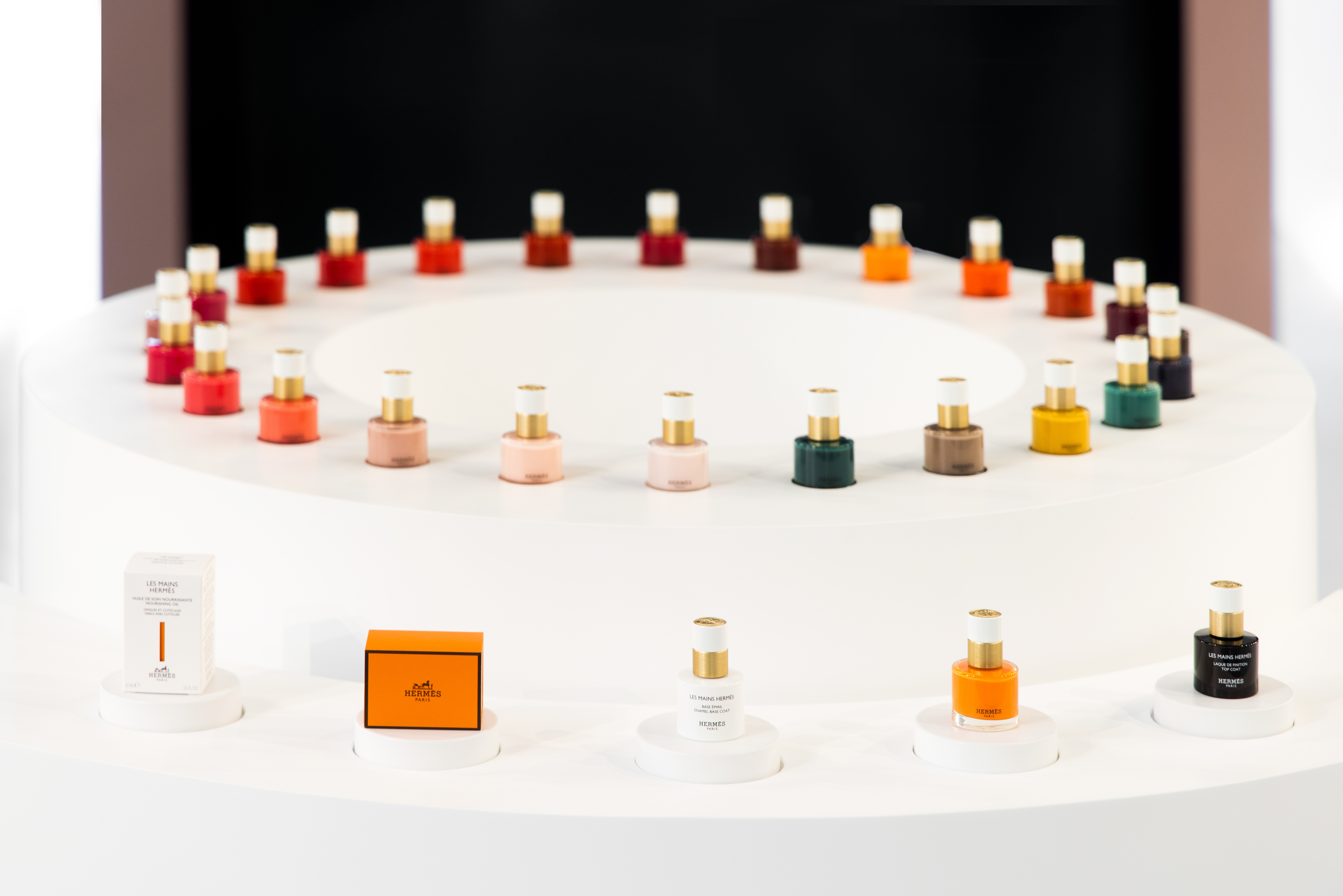 Les Mains Hermès 爱马仕手部系列1.jpg Les Mains Hermès 爱马仕手部系列1.jpg