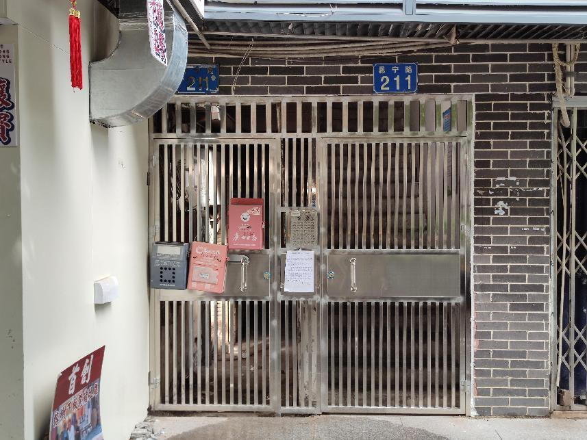 多宝街:助力更换老旧门锁 用心“锁住”居民安心
