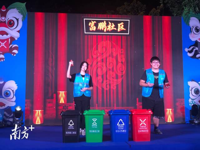 潘威带头制作的垃圾分类快板表演