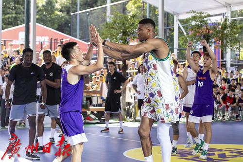 通过NBA录像细数其震撼扣篮与关键时刻发挥