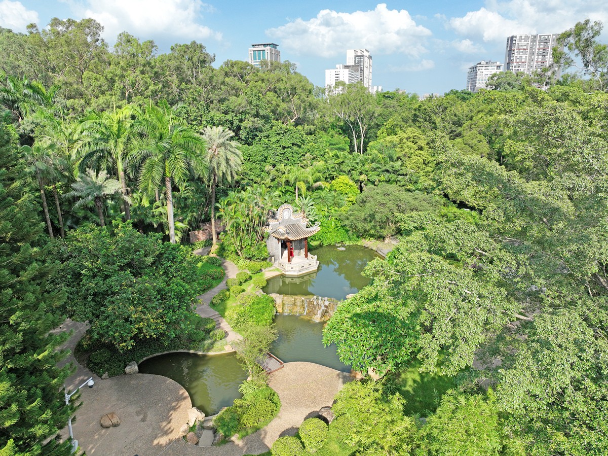 3 古建筑绿树围绕，美如画卷。（摄影：何小茹）a.jpg