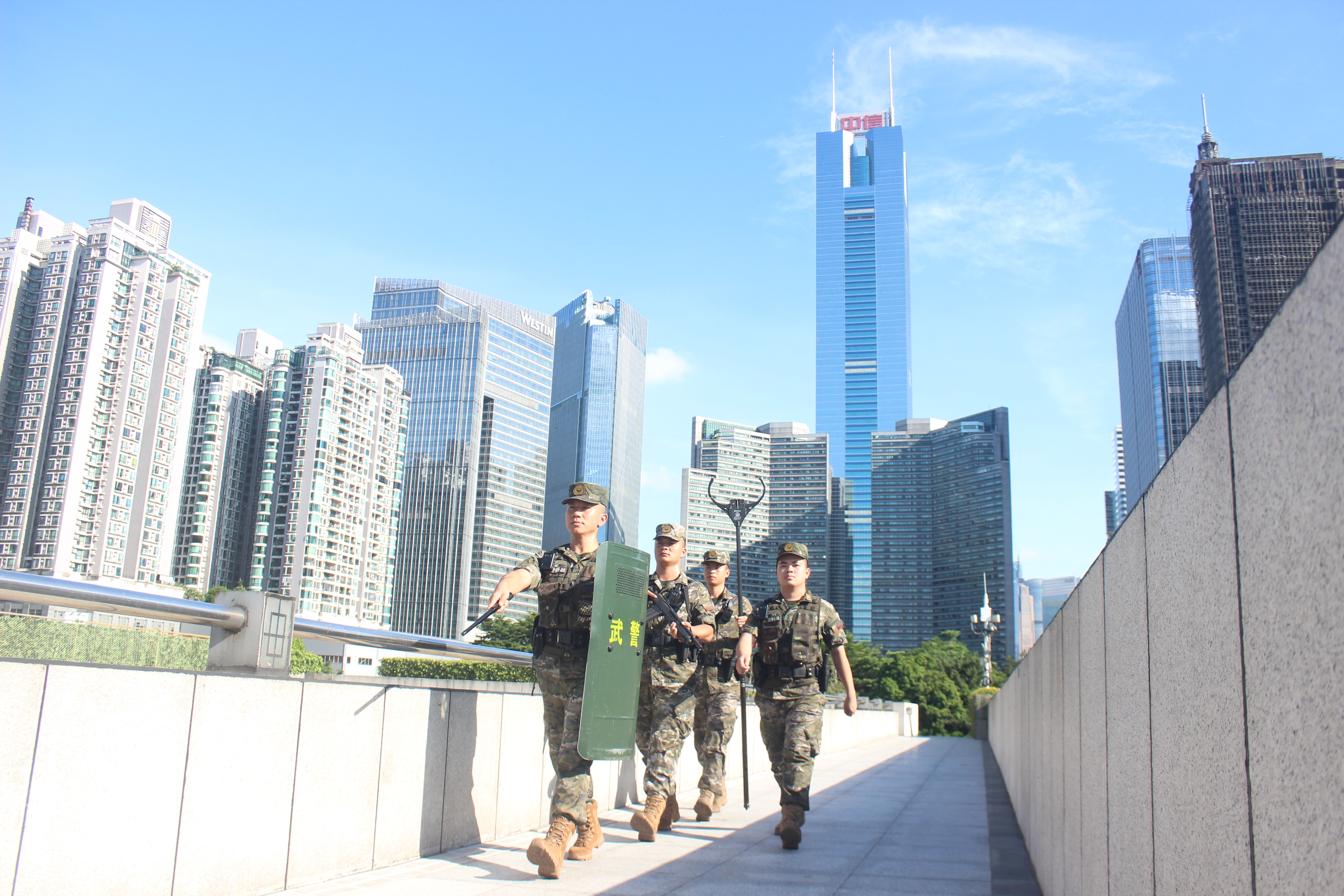 送"清凉"暖兵心!武警广州支队这样助官兵度过"烤"验