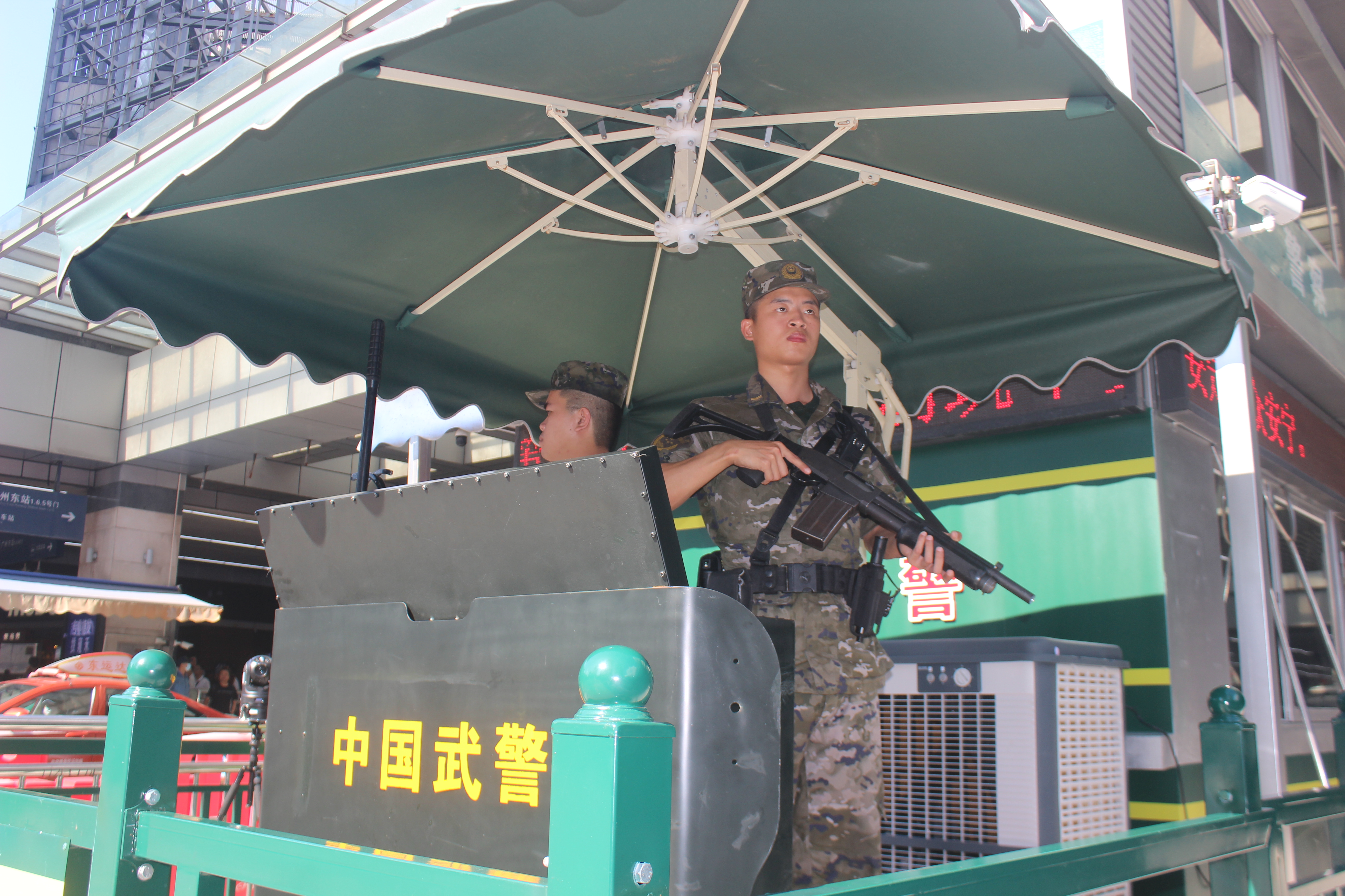 送"清凉"暖兵心!武警广州支队这样助官兵度过"烤"验