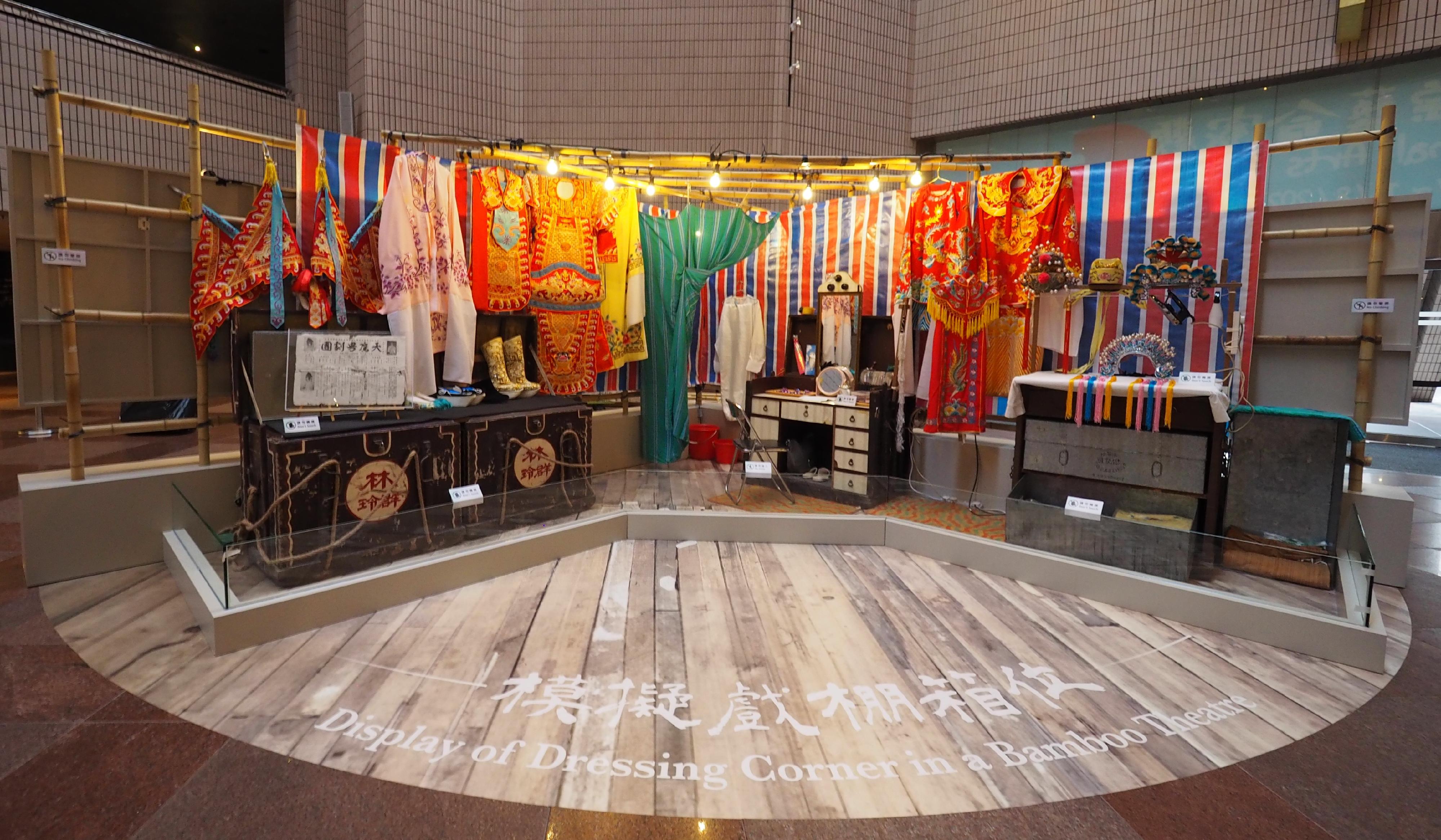 由康樂及文化事務署主辦的中國戲曲節2023壓軸節目「太平處處是優場——維園粤劇戲棚匯演」於九月二十三日至十月八日期間舉行,另即日起至八月二十四日期間於香港文化中心展覽場地舉行「戲棚.棚戲——一個香港的文化符號」主題展覽。圖為「戲棚.棚戲——一個香港的文化符號」主題展覽。2