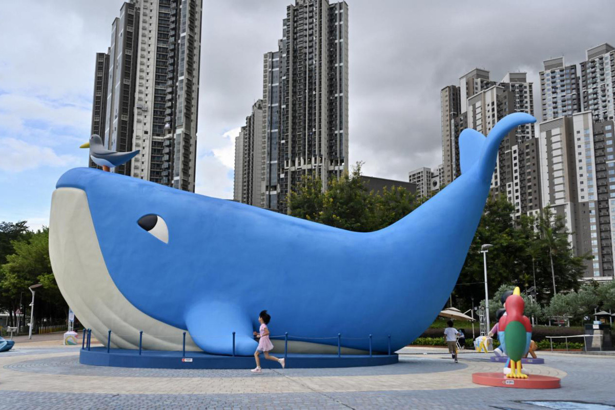 《海洋知心友》以鯨魚為主體雕塑,突顯荃灣臨海的特色。
