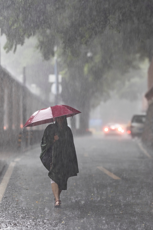 图集 | 广州这场下班雨,有没有淋到你?