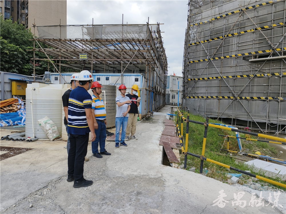 落实台风防御措施，桥南街对辖内5个大型建筑工地进行检查