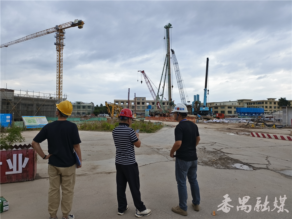 落实台风防御措施，桥南街对辖内5个大型建筑工地进行检查