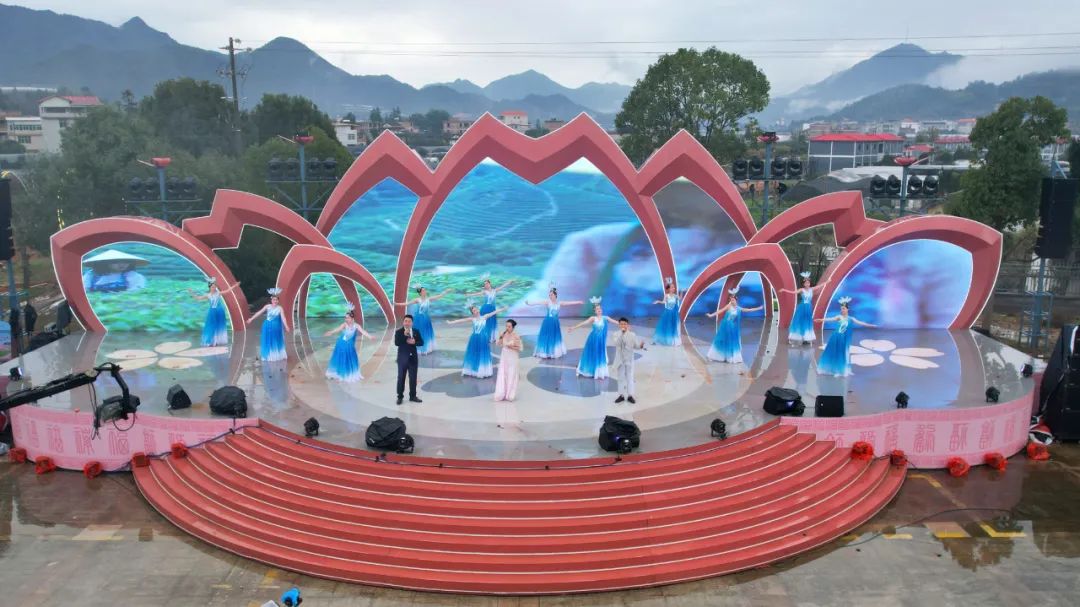 ▲“清新福建 花开永福”2023福建樱花文化旅游节暨漳平市第十二届樱花文化旅游节开幕,吸引了包括广东游客在内的众多省内外游客参加。融媒体记者 谢泽铧 方晨颖 摄