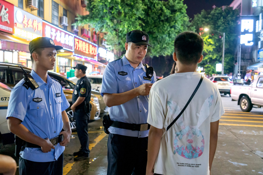 广州警方“夏夜行动”抓获现行违法犯罪嫌疑人246人