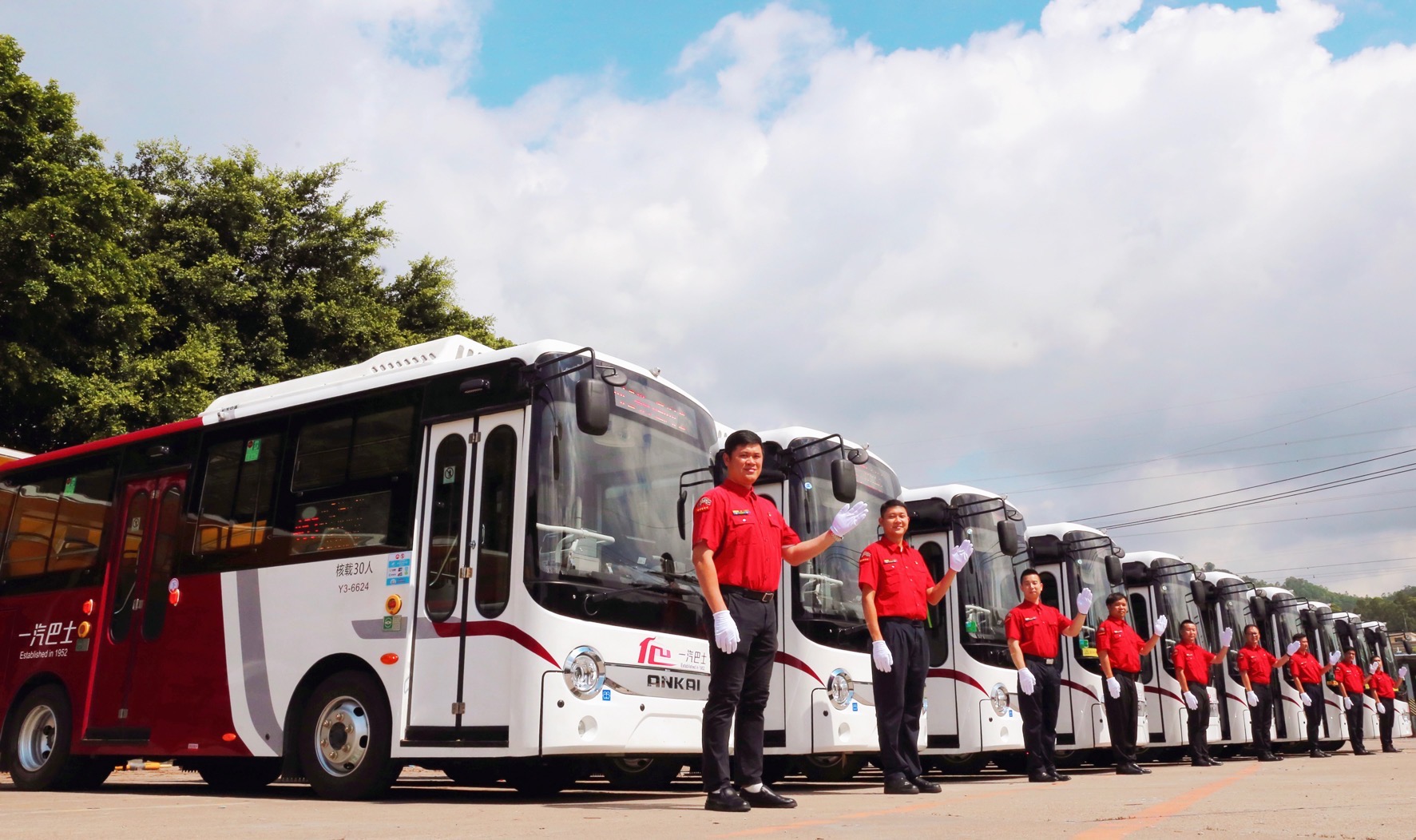 高鹤涛-广州首批纯电动6.5米“小公交”上线-FZ100410790224