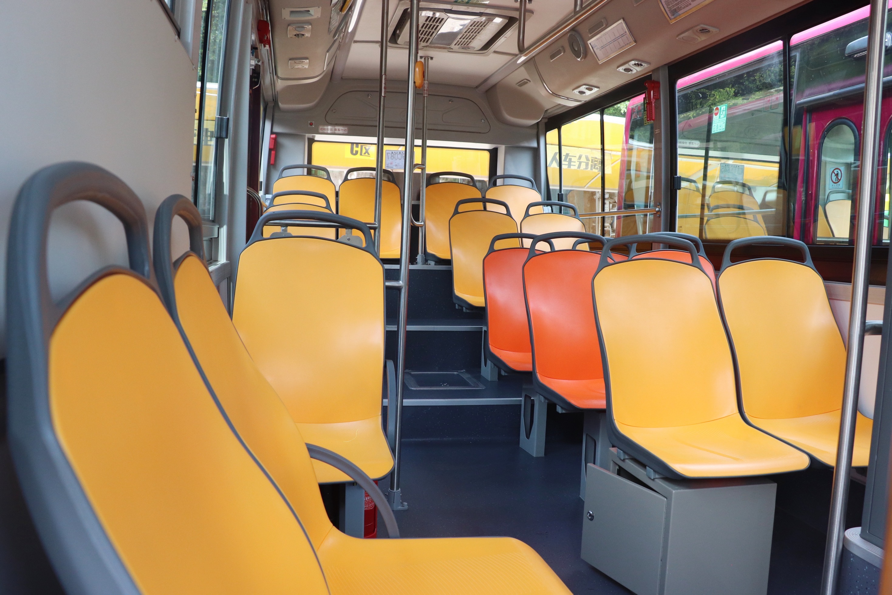 高鹤涛-广州首批纯电动6.5米“小公交”上线-FZ100410790229