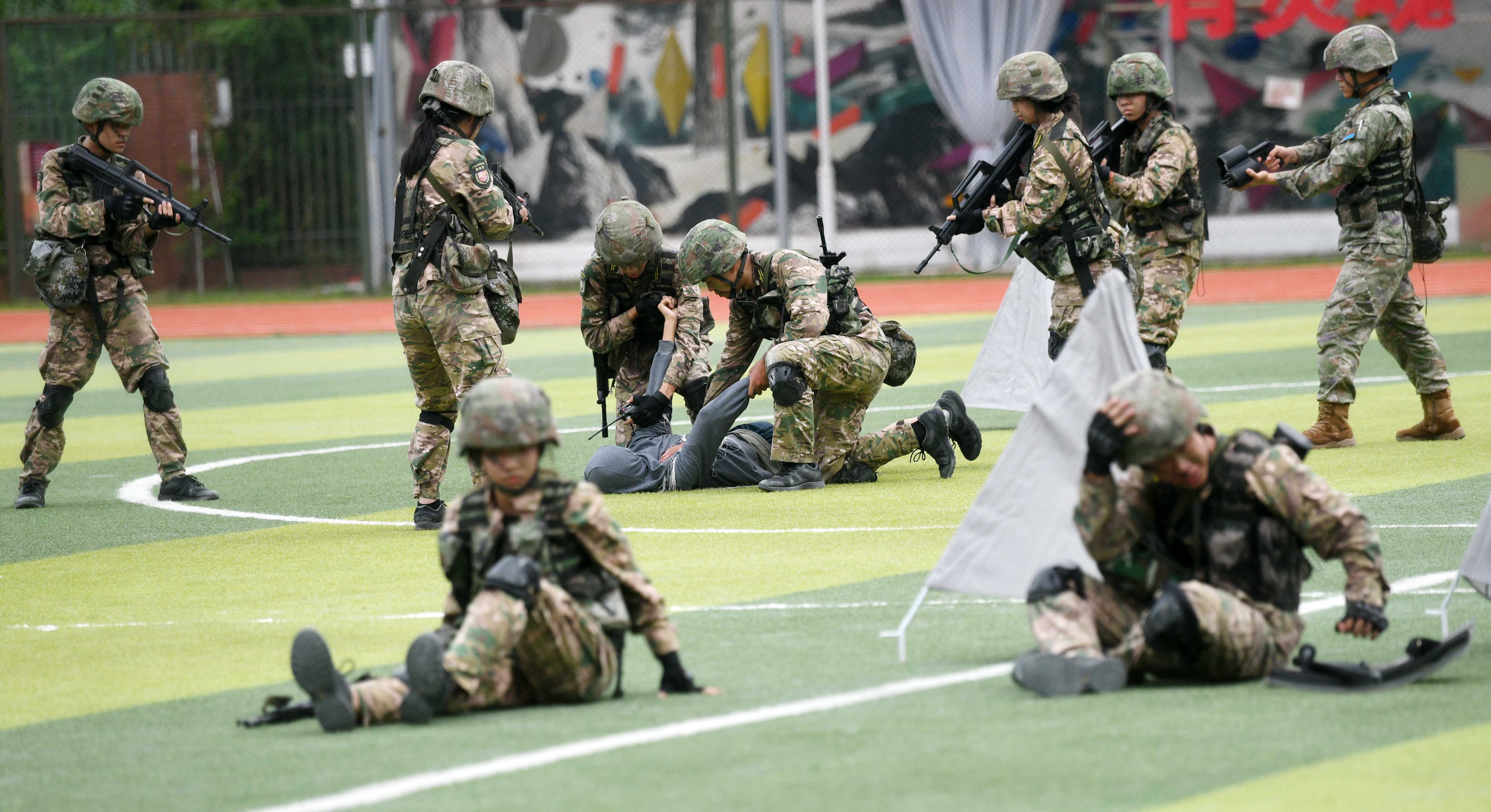 邱伟荣-广州举办2023“国防教育进校园”暨“国-FZ100210794771