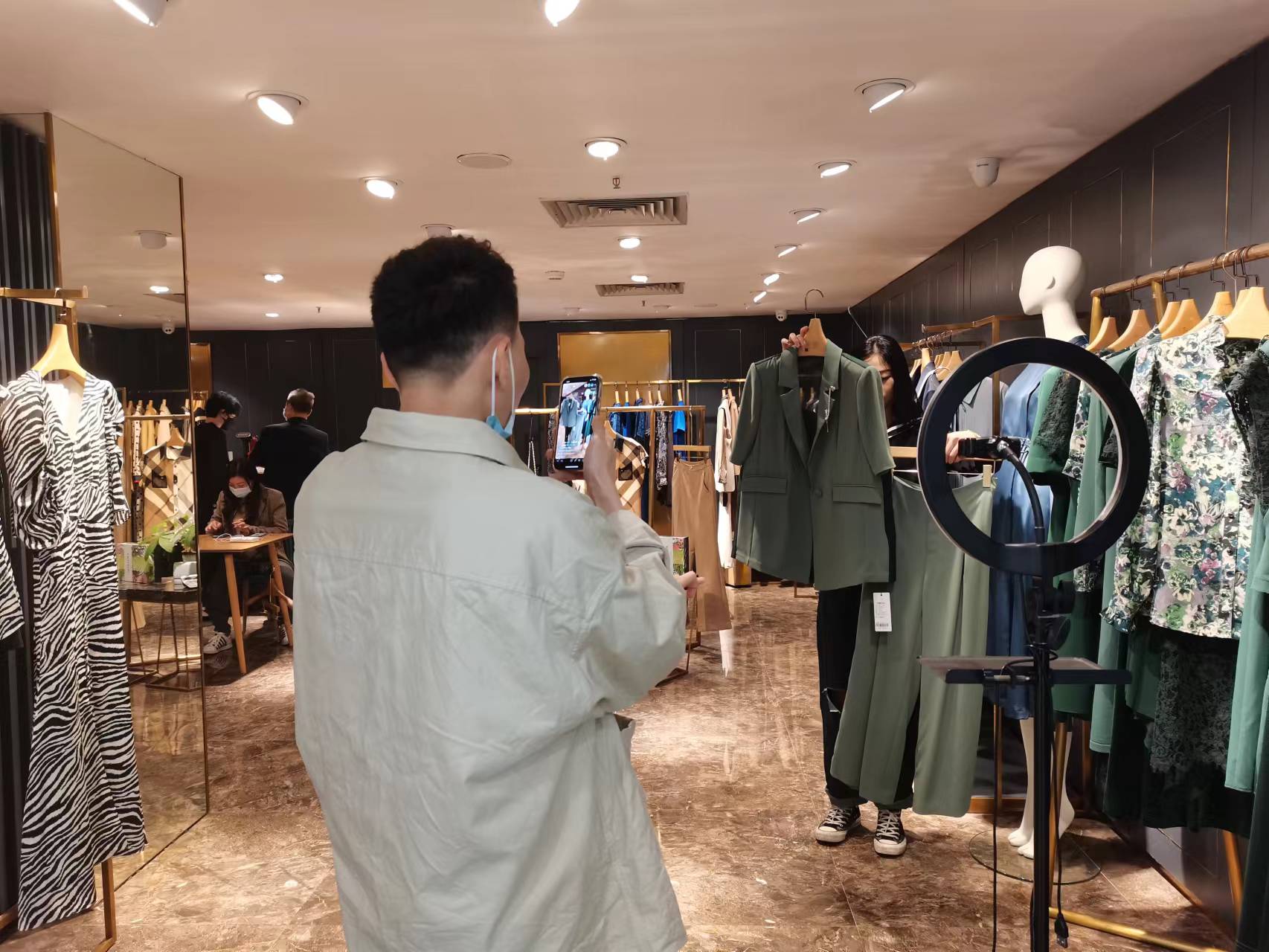 FZ100410811987_A7141670