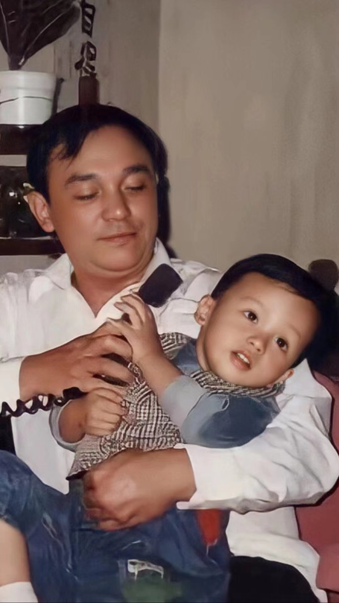 儿时王磊与爸爸1