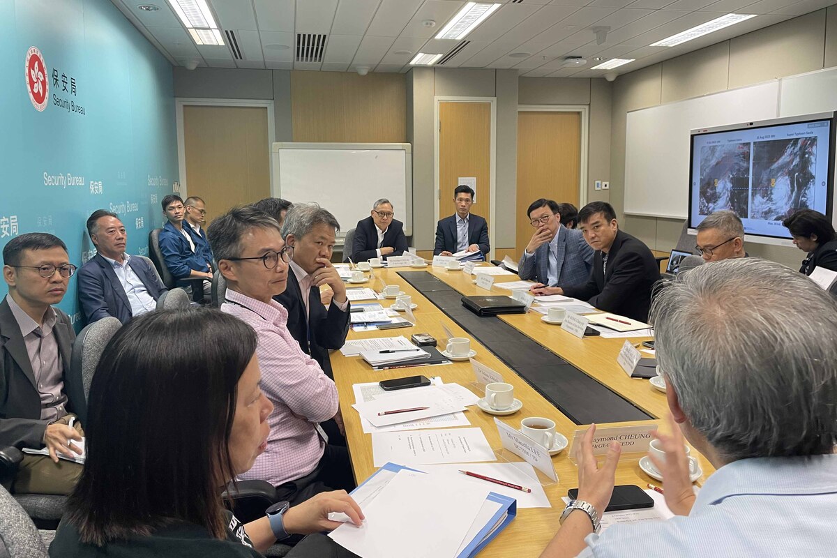香港:跨部門會議部署應對颱風「小犬」