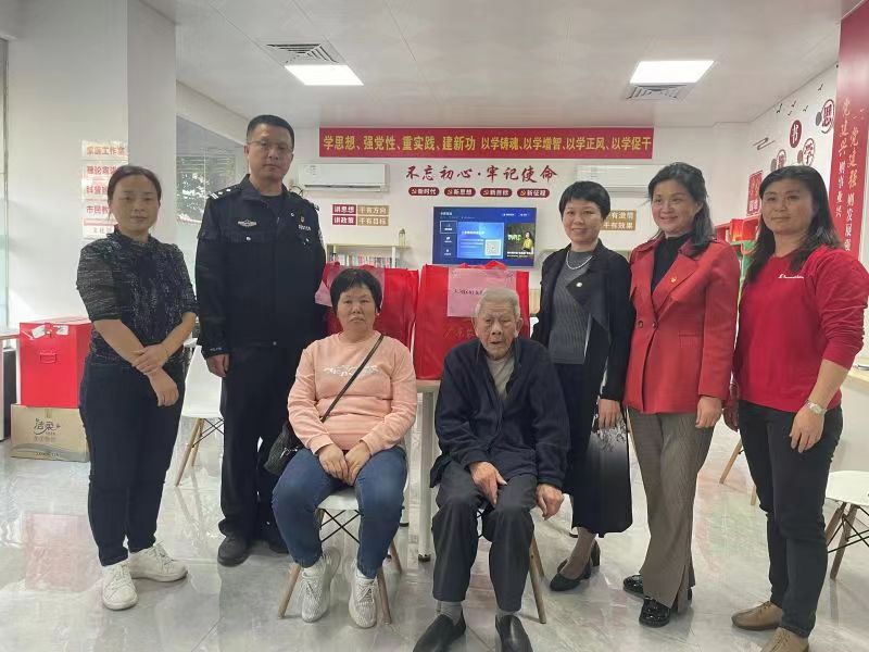 11.21妇联上门慰问图片