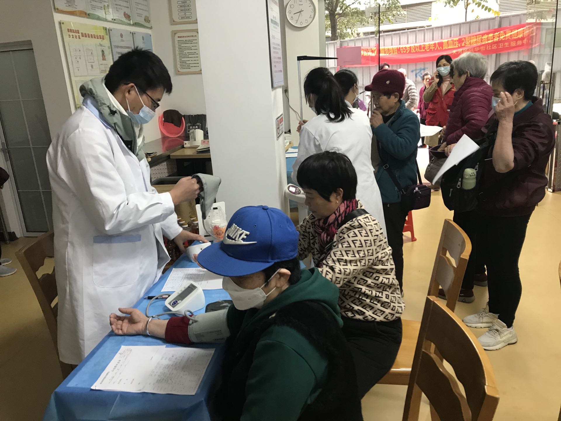 安心体检进社区,健康服务零距离照片2