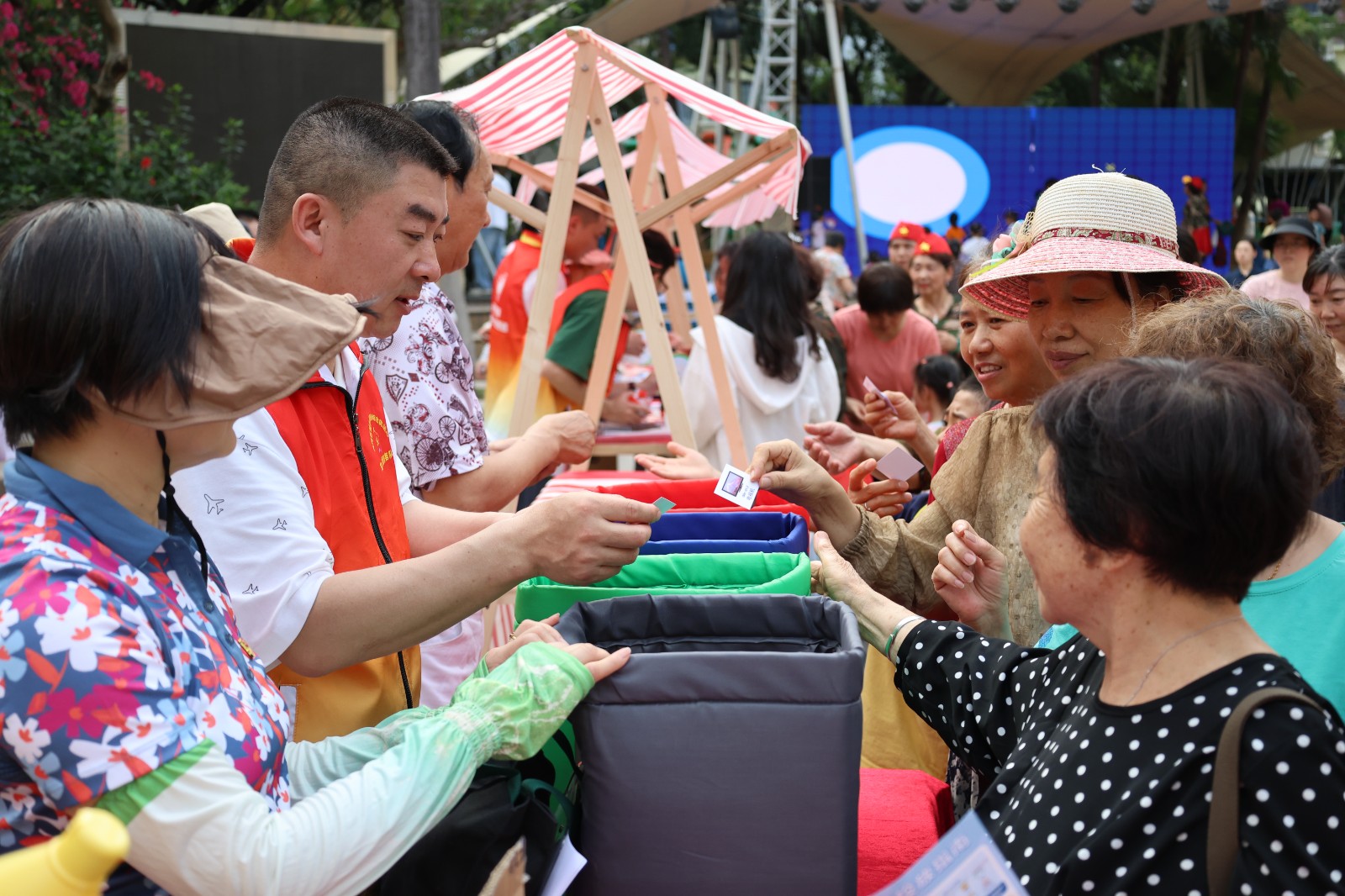 居民参与垃圾分类小游戏