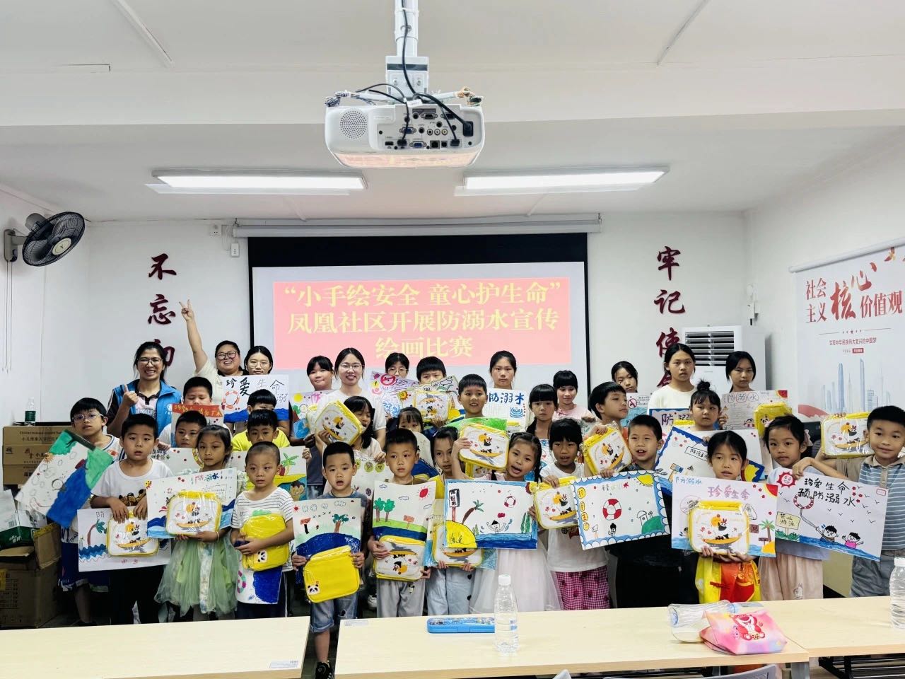 凤凰社区举办“小手绘安全,童心护生命”防溺水宣传绘画比赛。