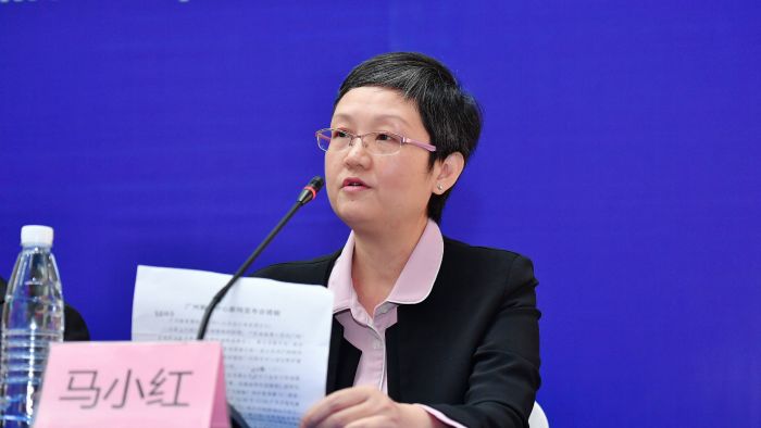 服务窗口,提倡自助付款即买即走】 广州购书中心有限公司总经理马小红